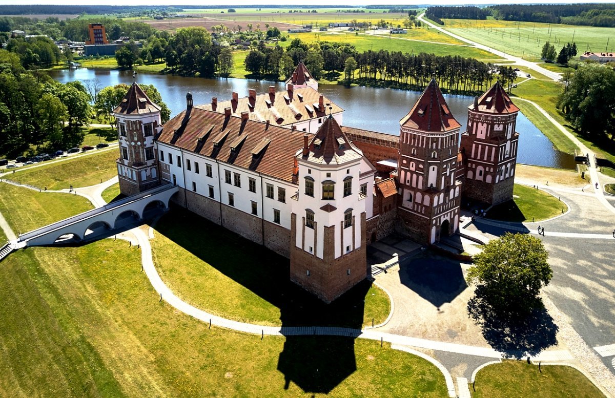 Мирский замок в Беларуси | Фото, адрес, цена и режим работы музея ...