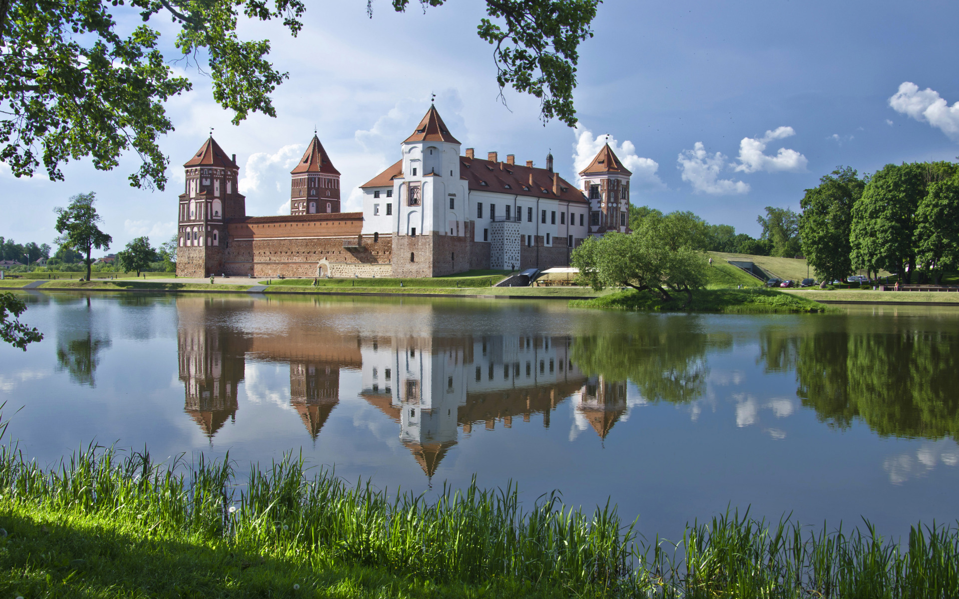 Мирский замок в Беларуси | Фото, адрес, цена и режим работы музея ...