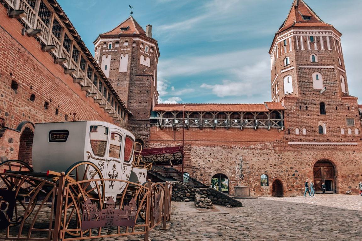 Мирский замок в Беларуси | Фото, адрес, цена и режим работы музея ...