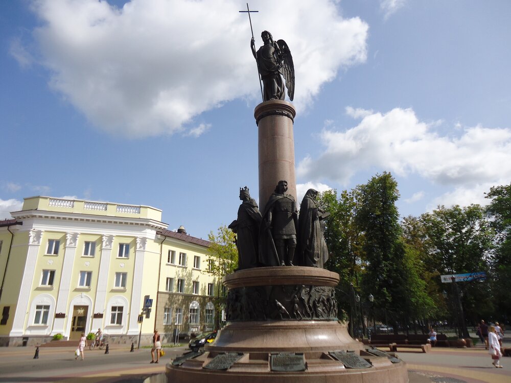 Памятник, посвященный 1000-летию города