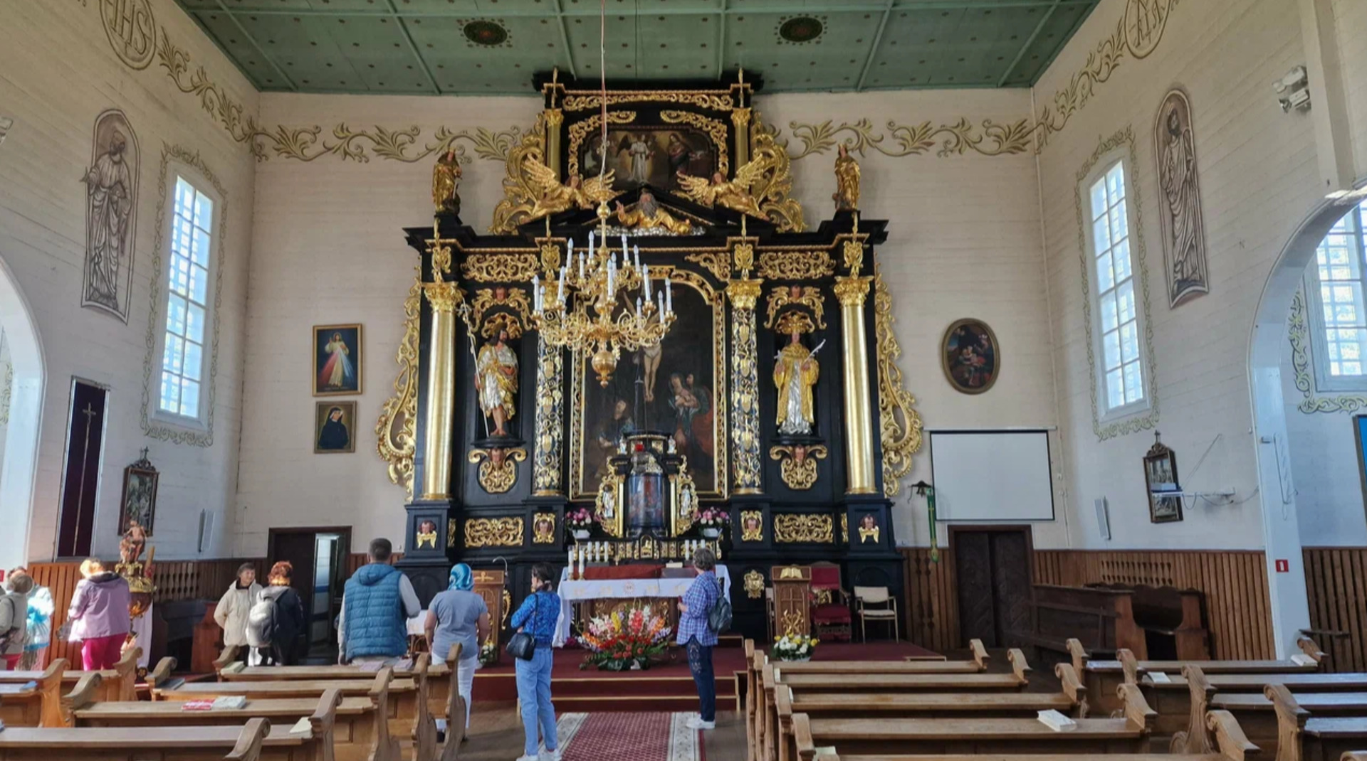 Костёл Святого Иоанна Крестителя: вид внутри