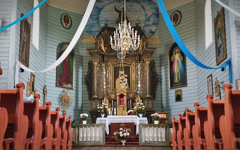 Костел Матери Божьей Чудотворной внутри