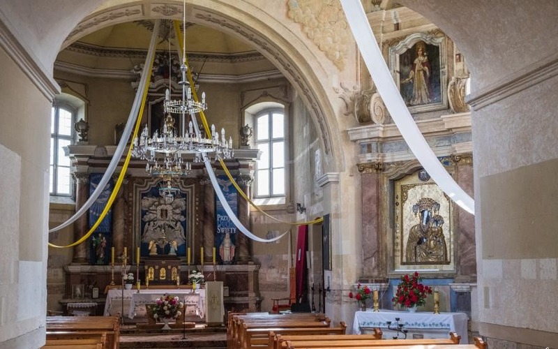 Костел Святого Николая внутри