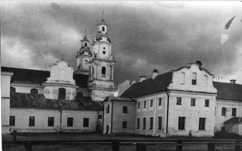Монастырский двор. Фото 1930-х годов