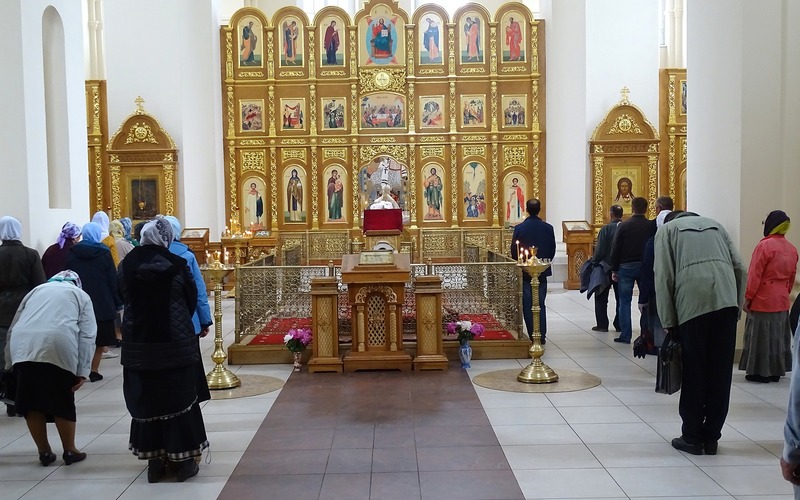внутри