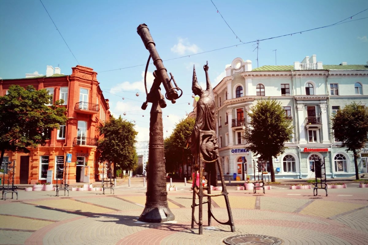 «Звездочет» (скульптор — Владимир Жбанов)