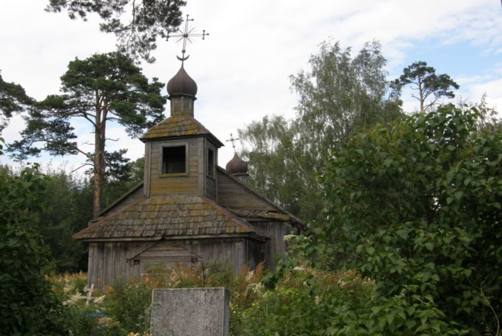 Деревянная церковь в деревне Кухтичи