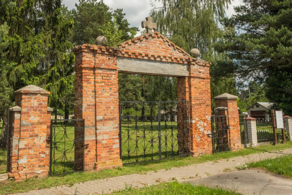The World War I Soldiers’ Cemetery in the Village of Tomashovka