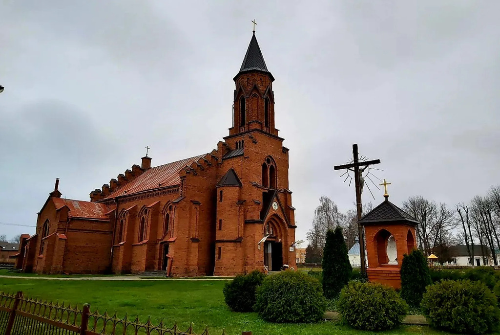 Костел Святых Петра и Павла в Логишине