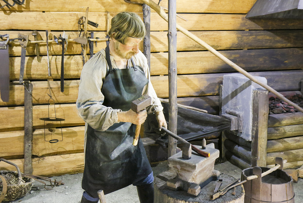 
			<p>Быт и традиции</p>
			