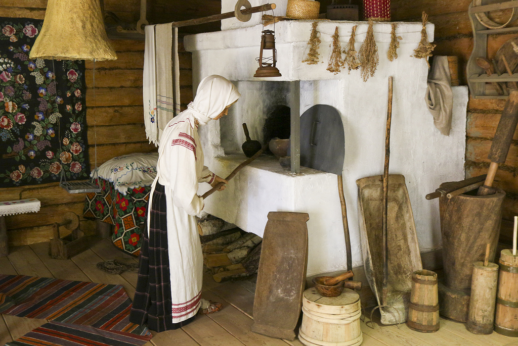 
			<p>Быт и традиции</p>
			