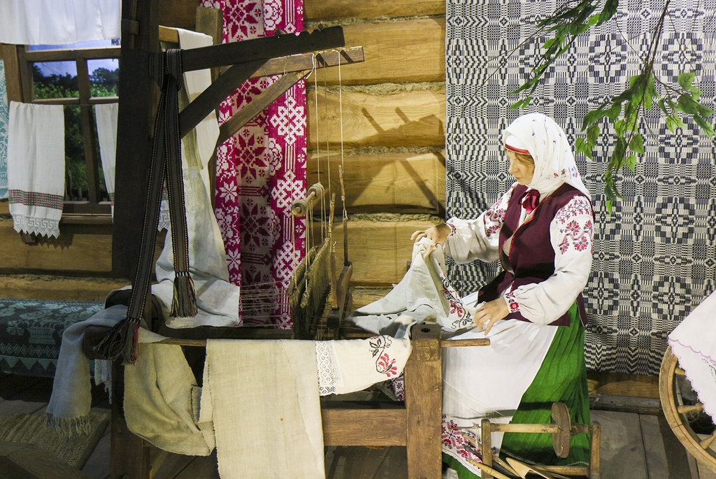 
			<p>Быт и традиции</p>
			