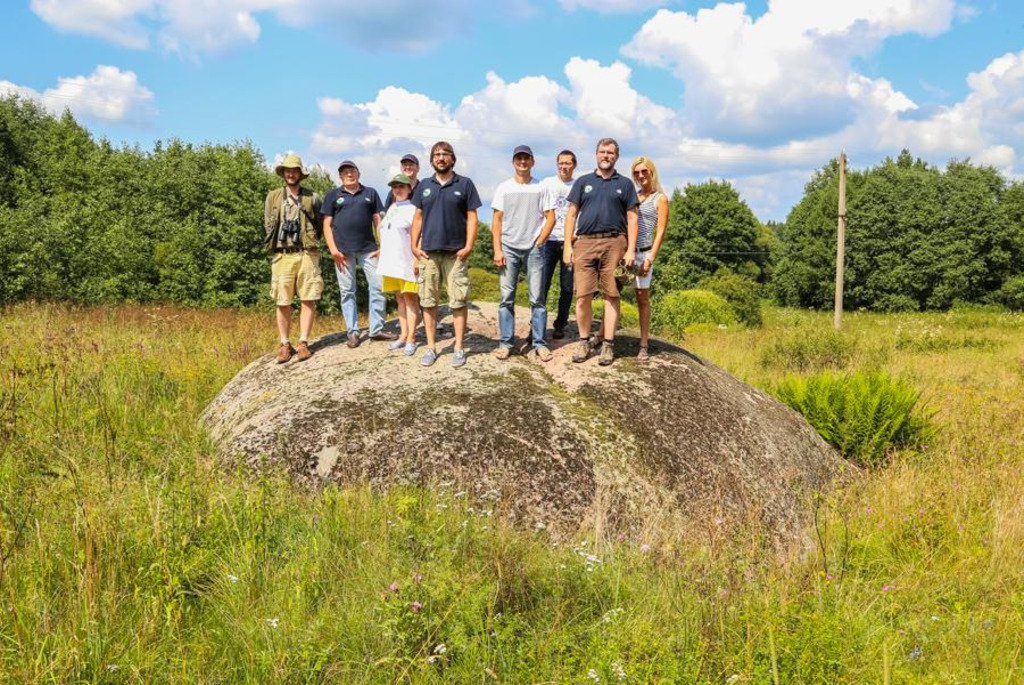 Валун-жертвенник в деревне Двор-Торонковичи