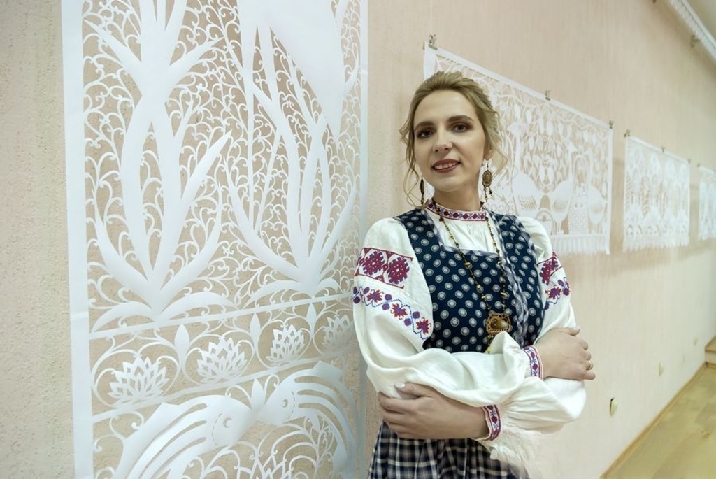 Vytsinanka: Traditional Paper Cutting Art in Belarus