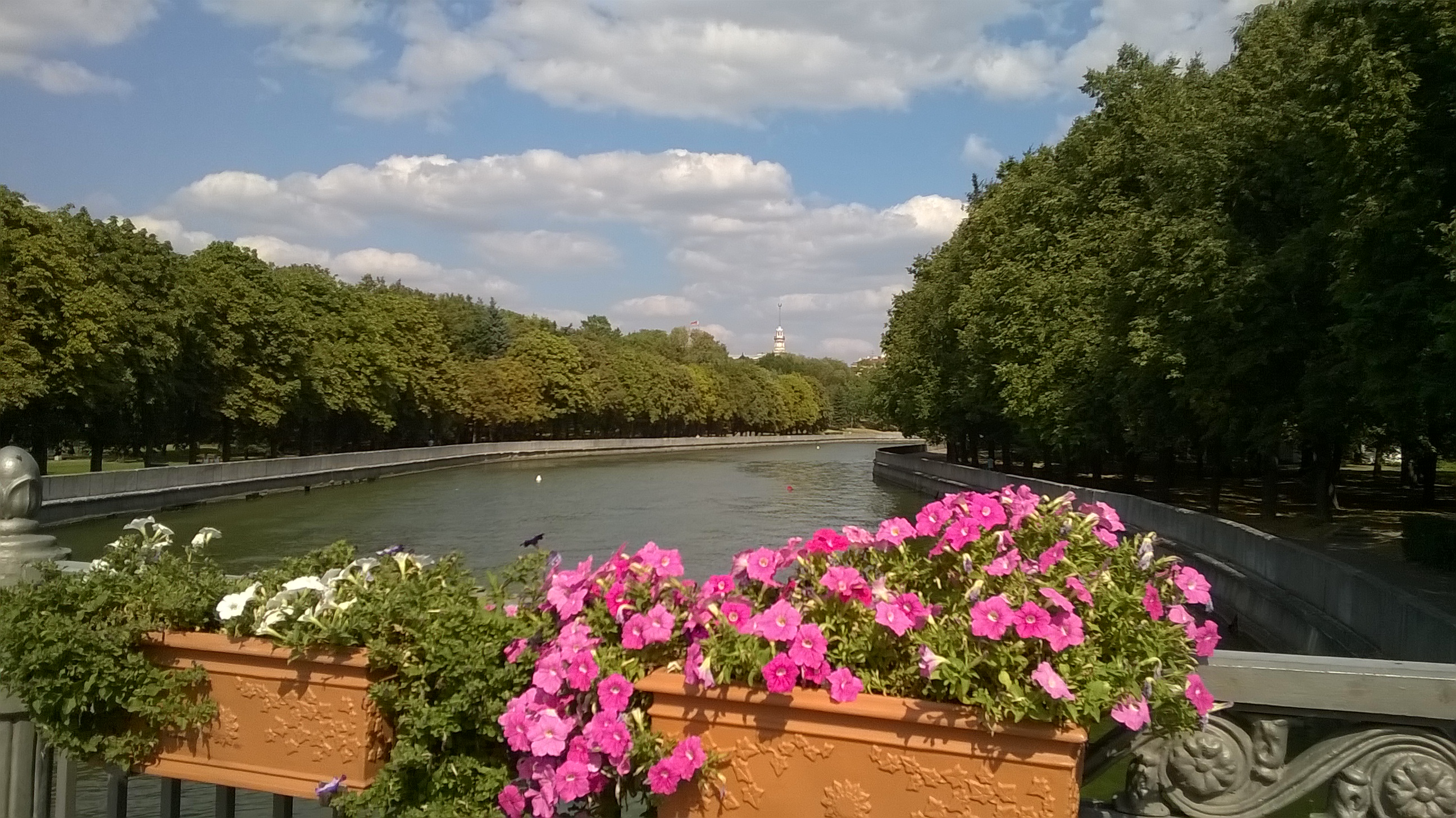 площади и парки минска