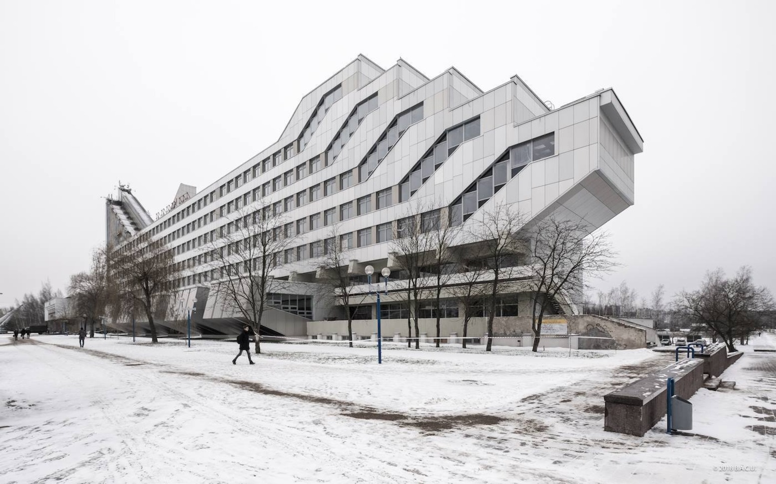 
			<p>15 корпус БНТУ (1983), арх. И.И. Есьман</p>
			