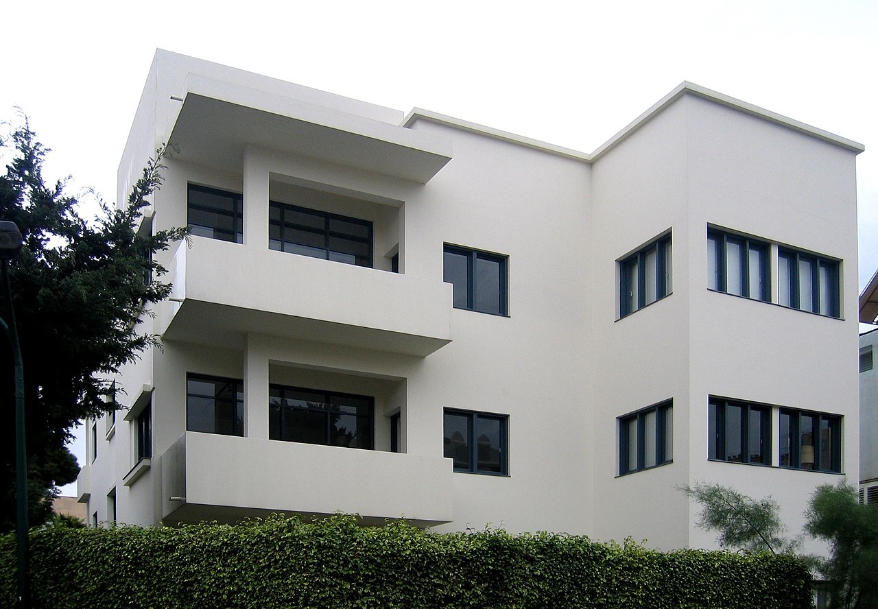 
			<p>Белый город в Тель-Авиве, музей Баухаус,&nbsp;объект Всемирного наследия Юнеско</p>
			